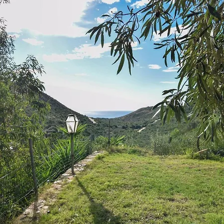 4 Bedroom Nice In Vakantiehuis Villasimius