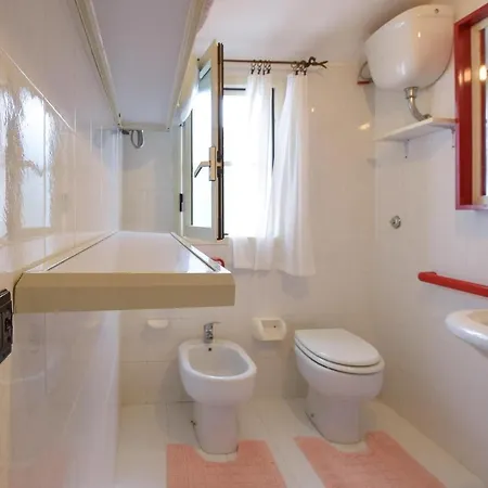 4 Bedroom Nice In